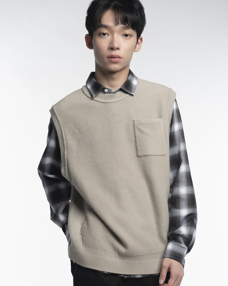 Yishion Men Knitted Round Neck Vest with Chest Pocket and Ribbed Hem (Khaki Beige)